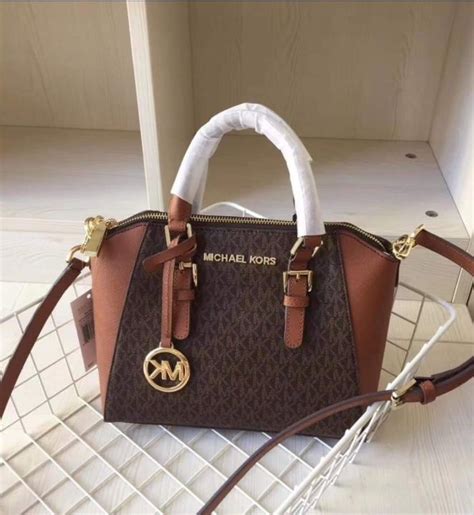 michael kors ciara md crossbody|Ciara Medium Signature Logo Messenger Bag .